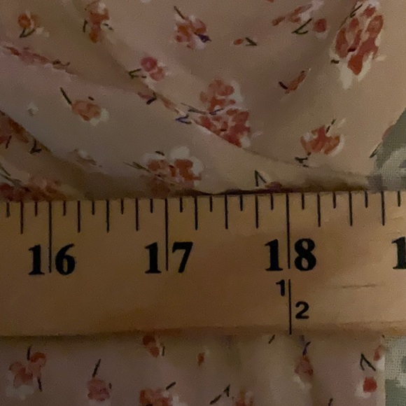 Madewell Satin Puff Sleeve V-Neck Top in Baby Breath Size XS - Picture 12 of 14